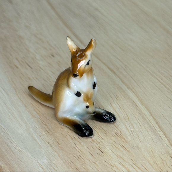 Vintage Bug House Miniature Bone China Kangaroo with Joey Figurine - Picture 1 of 12